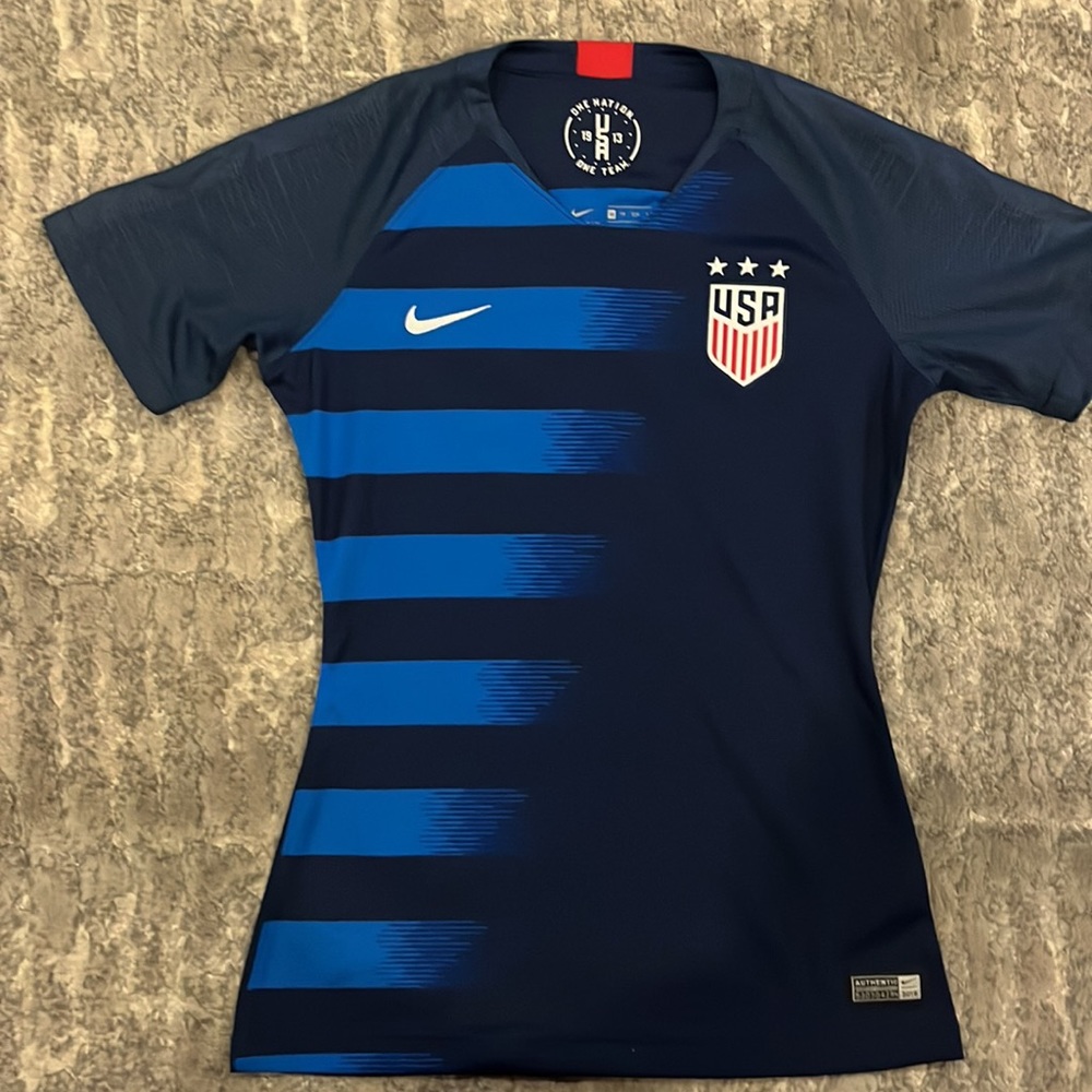 Authentic Nike Women’s U.S.A. 2018 Soccer Jersey